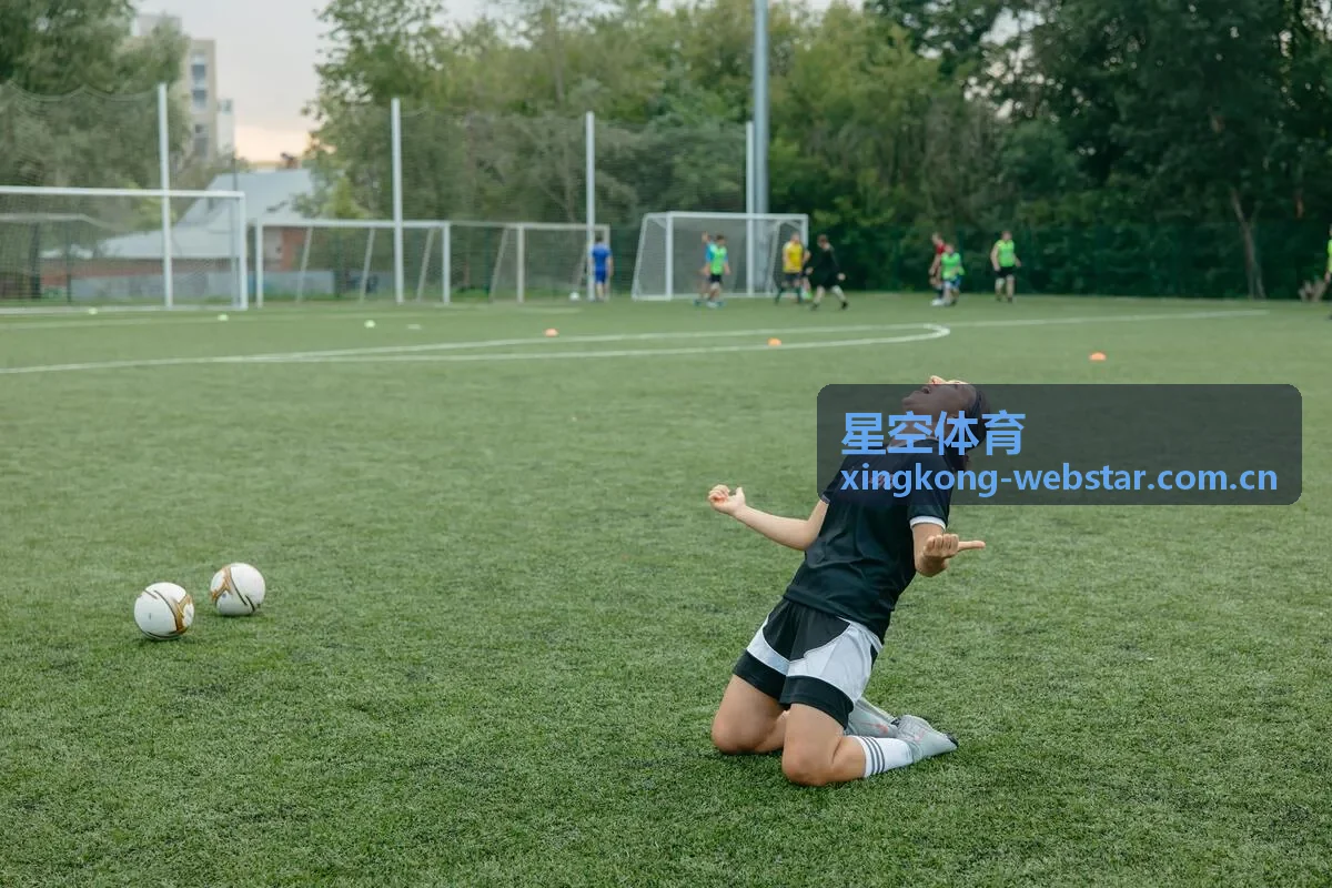 星空体育球迷在主场馆使用观赛指南查看看台入口